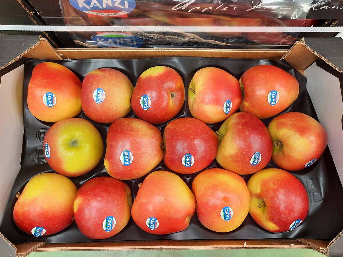 Mele Kanzi, origine Italia Cal. 90-95 - 2 euro/chilo